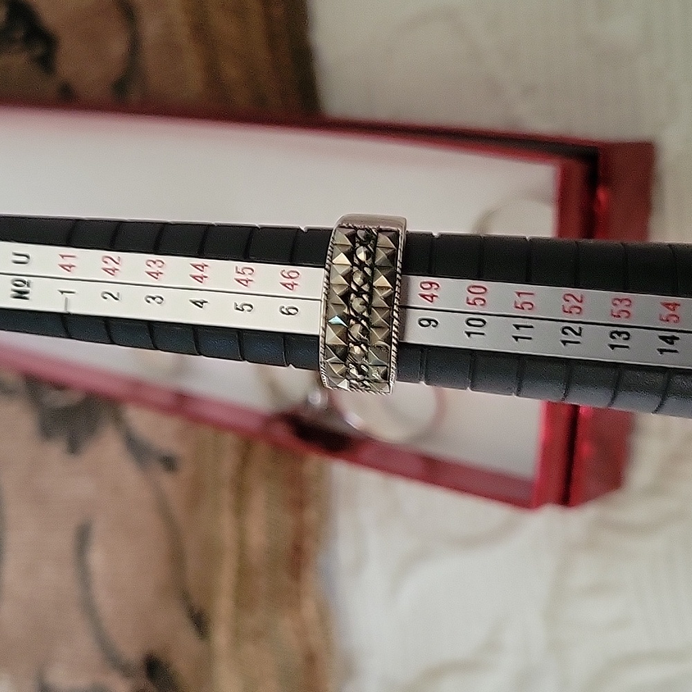 6- Rings with Designs  & Sizes - Picture 4 of 12